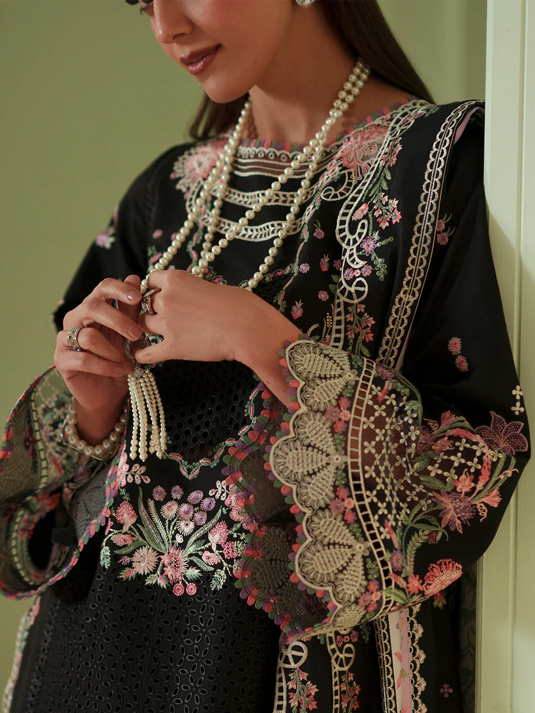 D-112-B | 3 PC Luxury Lawn - Image 4