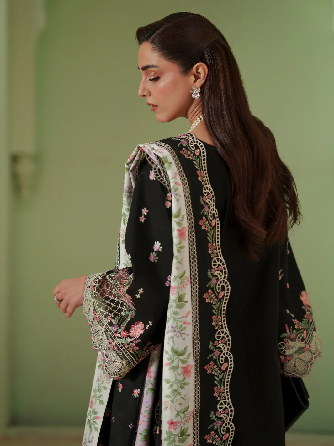 D-112-B | 3 PC Luxury Lawn - Image 5