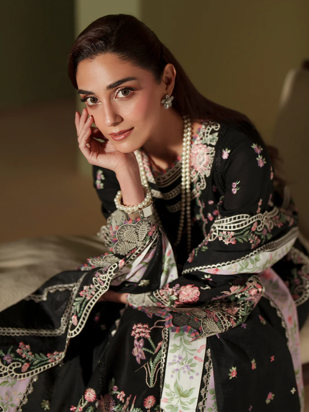 D-112-B | 3 PC Luxury Lawn - Image 6