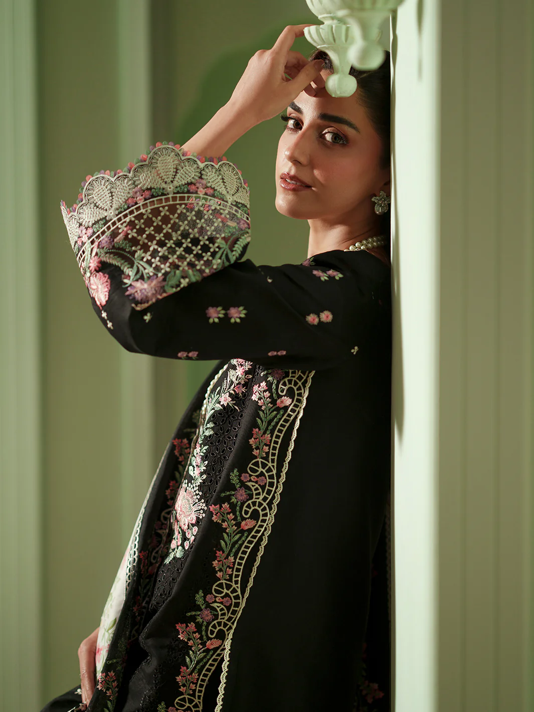 D-112-B | 3 PC Luxury Lawn - Image 8