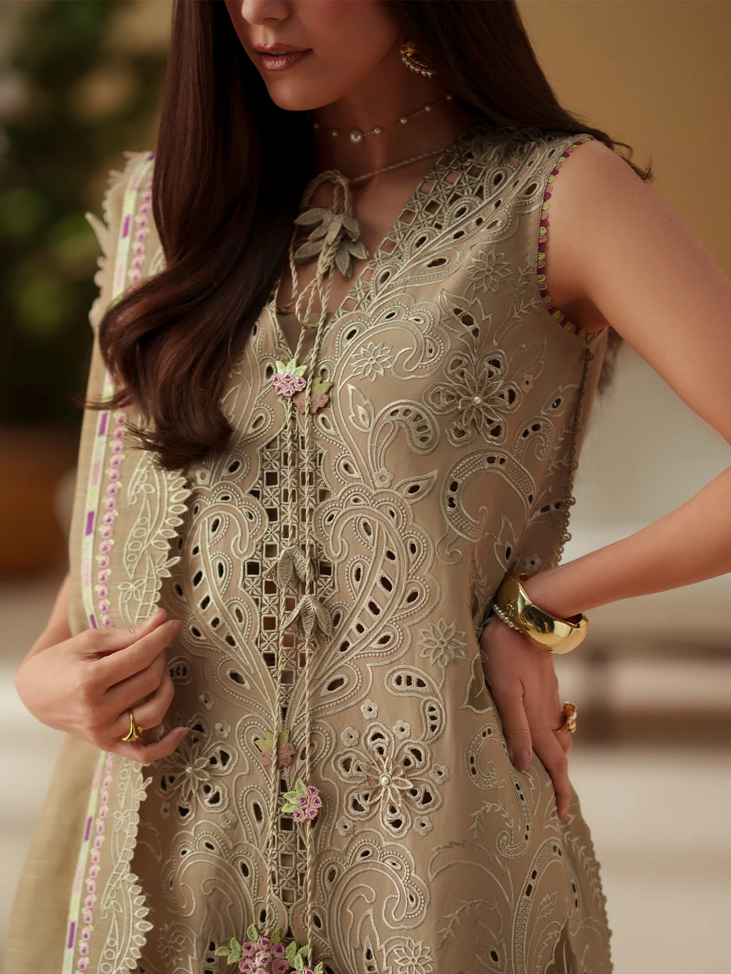 D-113-A | 3 PC Luxury Lawn - Image 4