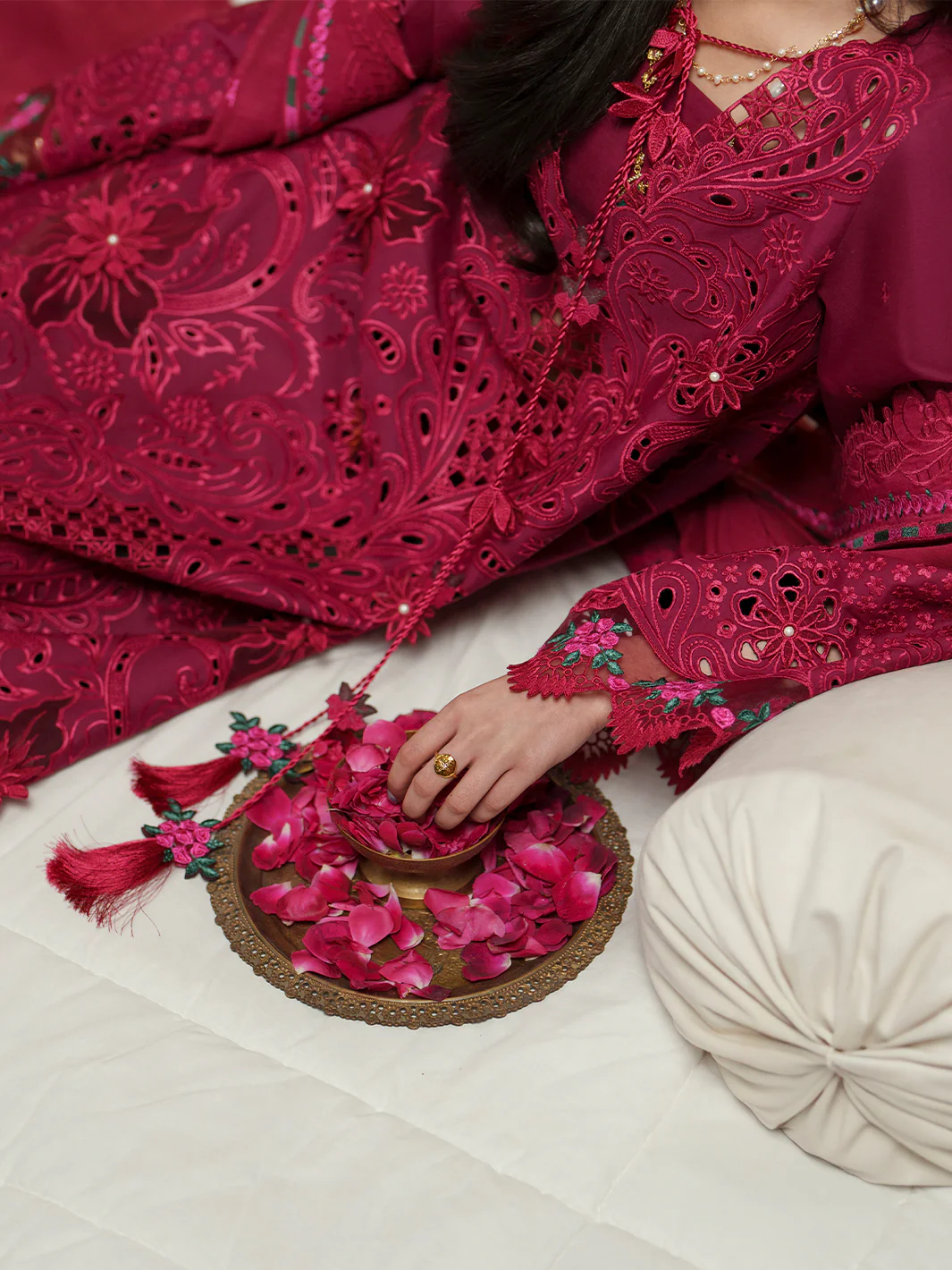 D-113-B | 3 PC Luxury Lawn - Image 3