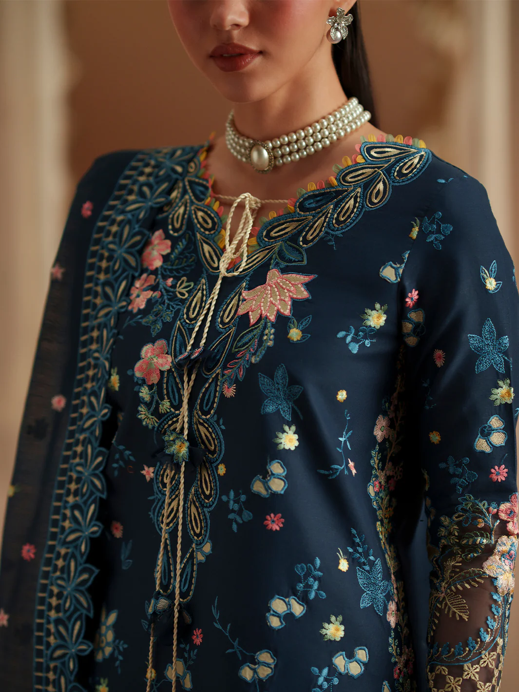 D-117-C | 3 PC Luxury Lawn - Image 4