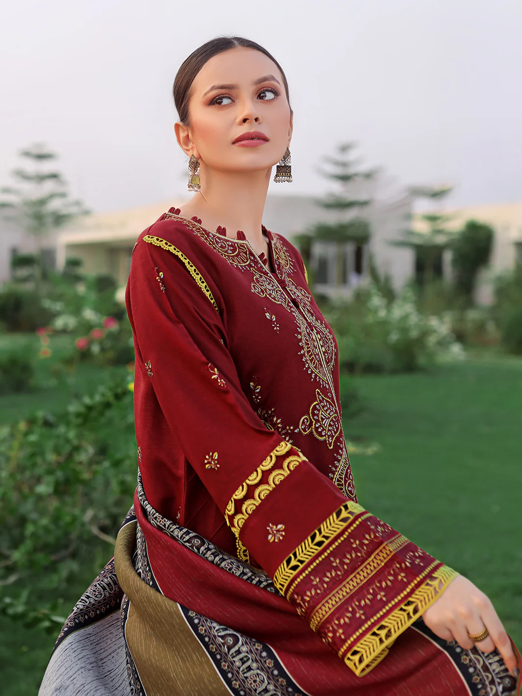 D#751-B | 3 PC Karandi Unstitched - Image 3